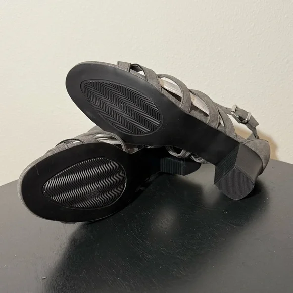 Hot in Hollywood Grey Strappy Heeled Sandals Women’s Size - Picture 6 of 6